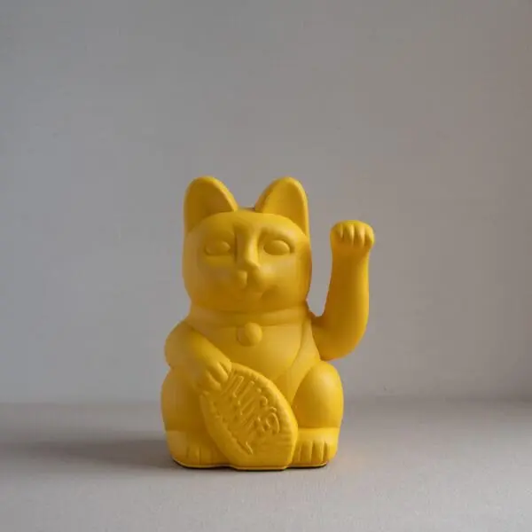 Gato de la suerte Maneki Neko amarillo