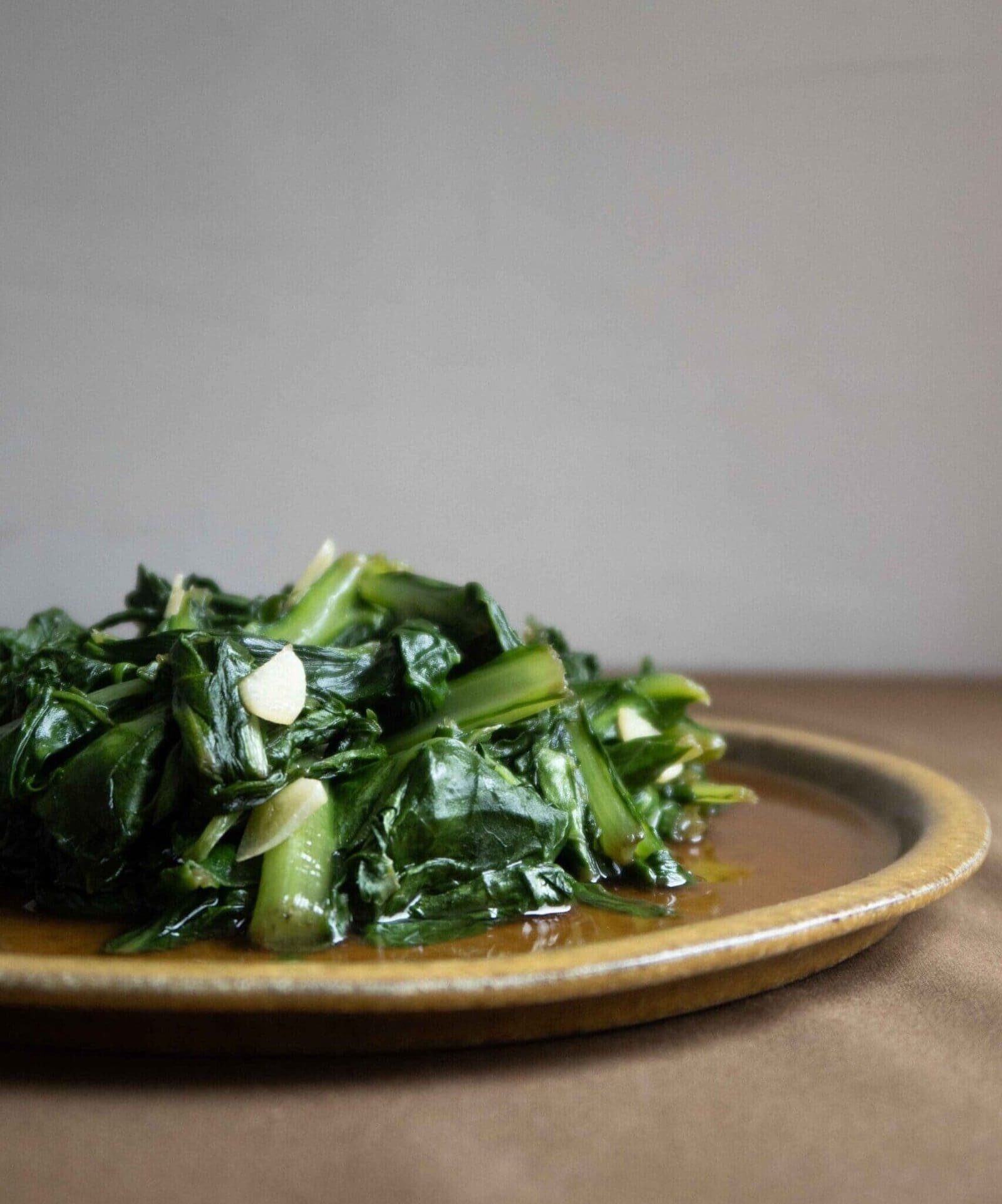 Acelgas salteadas con salsa de ostras